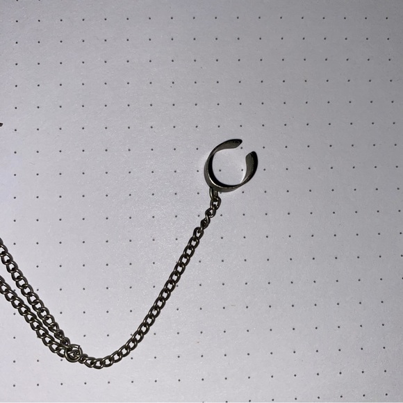 ❤️‍🔥 Hot Topic Set of 2 Feather 🪶 Ear cuff Silver Black Earri… - Picture 3 of 6